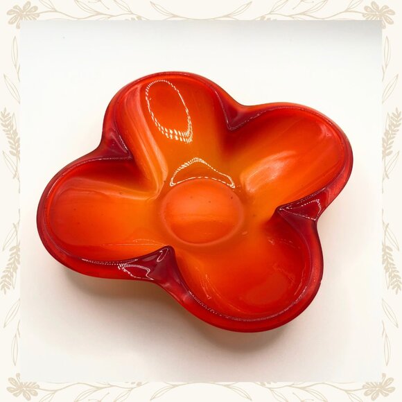 Vintage MCM Amberina Sasaki Glass Bowl/Ashtray Clover Shape GLOWS - Picture 1 of 3